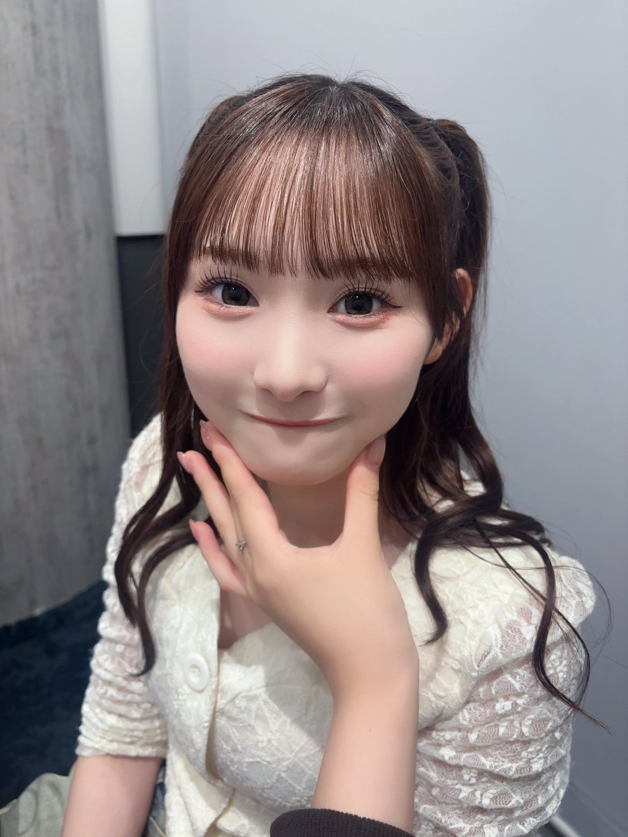 ozawa_aimi__'s tweet photo. 愛月ー!! 祝20歳!😭😭🫶🏻
お誕生日おめでとう〜〜！！！何だか感動ものだよ… 🥲♡

愛おしすぎて赤ちゃん〜👶🏻と甘々にしてしまうけど、
すごく大人であったかくて優しい子…🙂‍↕️
いつも色んな場面で支えて貰ってるよ、ありがとうね-  ̫-

振袖もお母様の手作りも素敵(;_;)✨️
#山野愛月生誕祭2026 https://t.co/92PEygL90x