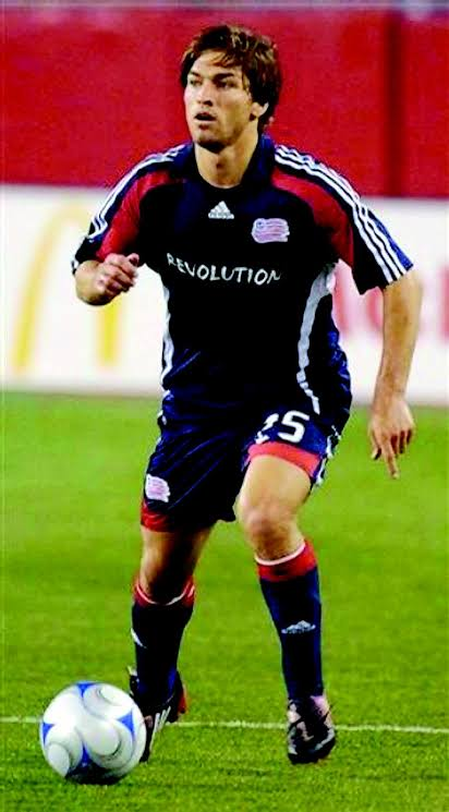 trad_west_'s tweet photo. He left professional football to become a Catholic priest.

In 2008, at just 26 years old, he walked away from professional football to enter the seminary and pursue the priesthood.

Father Chase Hilgenbrinck was ordained in 2014. https://t.co/NbBAp2iQ4y