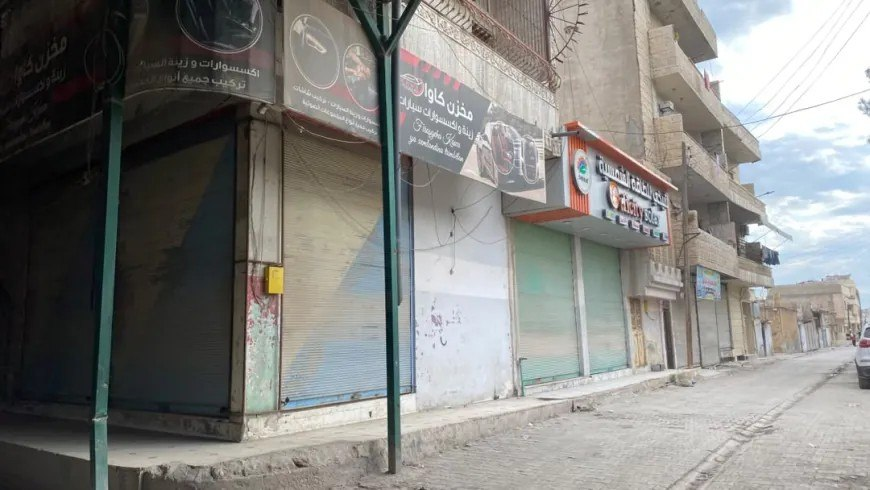 RojavaGundem6's tweet photo. 📍Şehit düştüğü ilan edilen 69 HPG ve YJA-STAR gerillası için Kobanê Şehitliği'nde taziye çadırı kuruldu. Kobanê esnafı yas nedeniyle kepenk kapattı.

https://t.co/3l337wsARq https://t.co/VRswZzJGIy