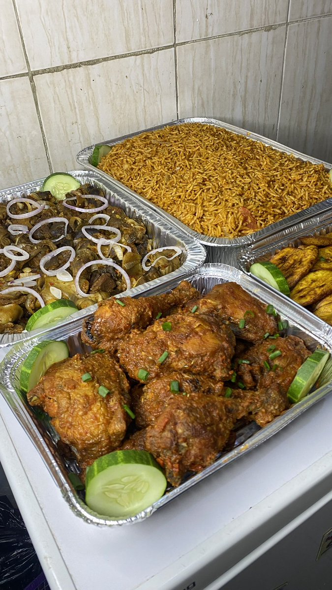 Zoes_kitchen2's tweet photo. Your tummy deserves delicious , satisfying and freshly made meals just because 💃🏻

We cater for your food needs 
Soup bowls 
Food trays 
Food boxes 
Indoor and outdoor catering 

Make me your plug for all your food needs 👍
We deliver promptly 
Location : Lagos https://t.co/xZgQfVMpfv