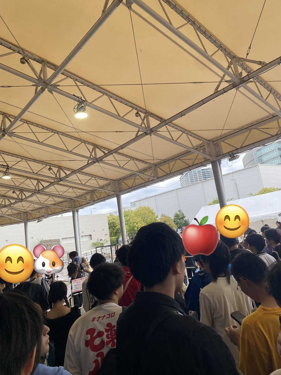 BlueAppleYDB's tweet photo. 入場者も多くて、アイドルライブ恐るべし！🤣

今日は♫ゲキシゲキ聴けなかったけど、ビッグラブは少し覚えたぞ！✌️たぶん笑

少しずつ勉強やな🎤😊

姫🍎、やっぱり可愛かった！🥰
ライブも特典会もありがとう！😊✨
#よーよーよー
の皆さんもありがとうございました！🙏

#葵りんご
#ごーごーりんご https://t.co/v4VNWYmwr0