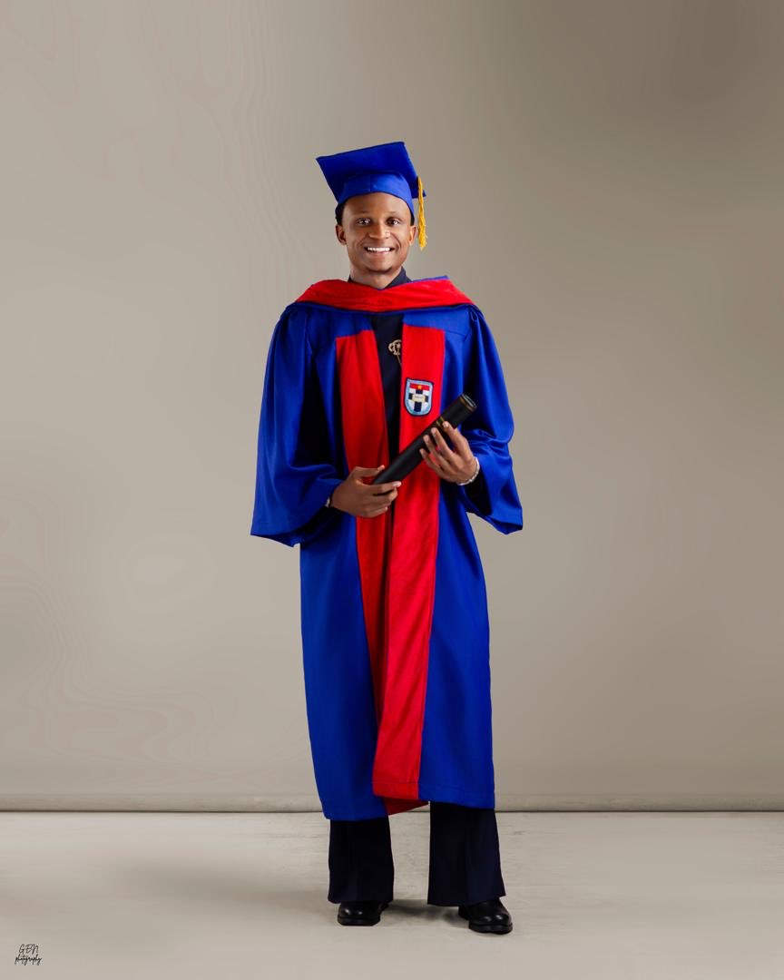 kin_abere's tweet photo. God backed 🎓❤️ https://t.co/BzorH5NwLt