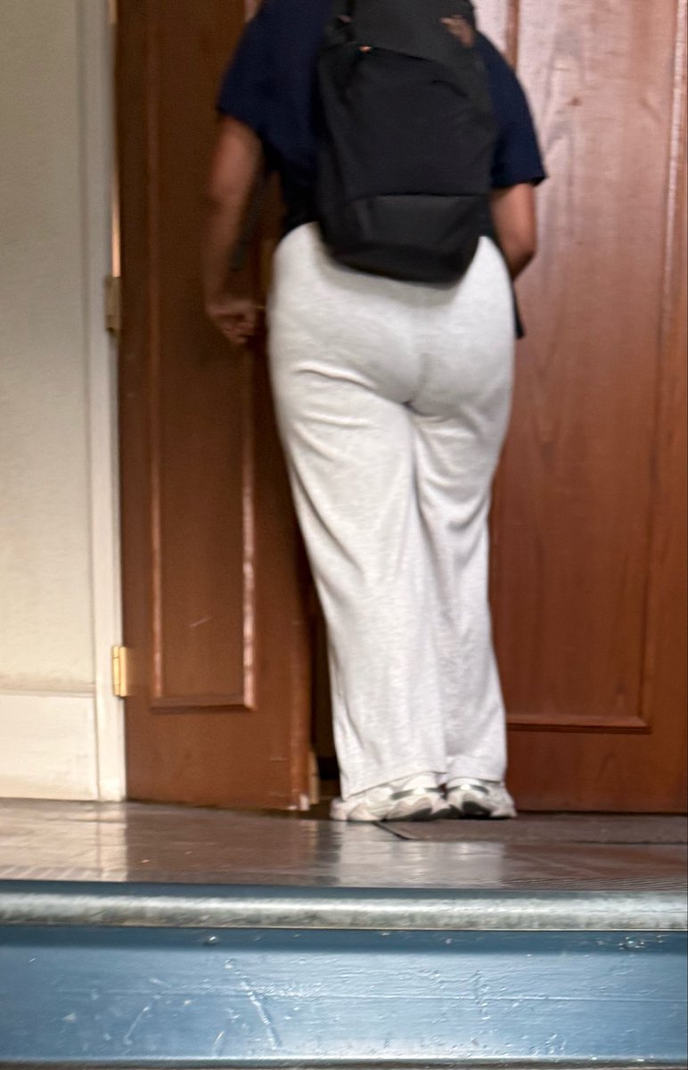 CampusCandids3's tweet photo. Torta eating those sweats

#candid #candids #CandidPhotography #creepshot #campus #latina #bigbooty #teenageee #fatass #jiggle #thick #candidhs #jiggleass #chubby #chubbygirls #torta #Tortapounder #fatassteen https://t.co/l4OTHIXsM4