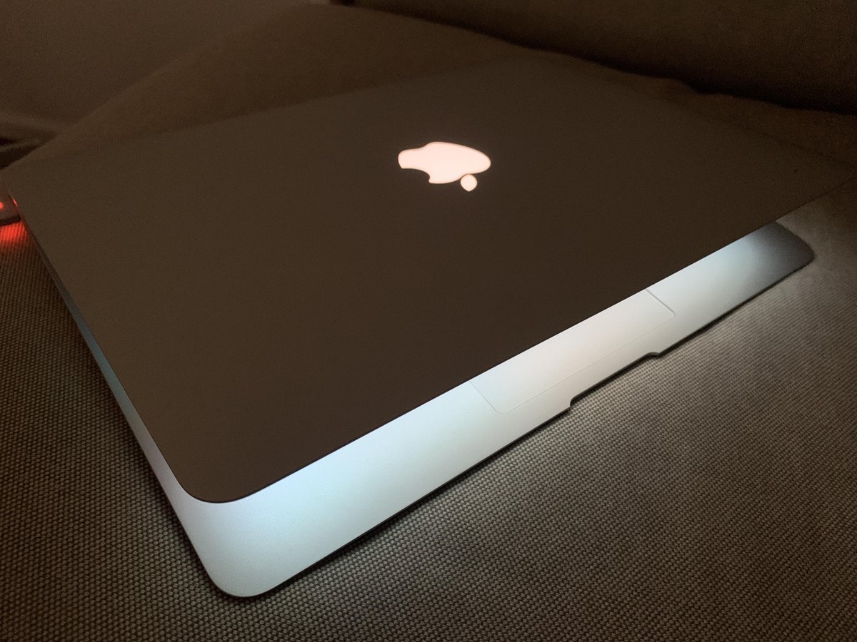 TheAppleDesign's tweet photo. I really hope illuminated Apple logo returns in touchscreen MacBook https://t.co/I4qHH1eEnn