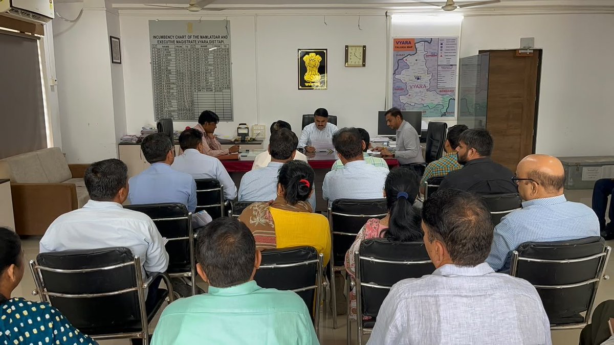 CollectorTapi's tweet photo. આજ રોજ મામલતદાર કચેરી વ્યારા ખાતે "તાલુકા સ્વાગત" કાર્યક્રમમાં અરજદારશ્રીઓના વિવિધ પ્રશ્નો સાંભળી તમામનો હકારાત્મક નિકાલ કરવામાં આવ્યો. તેમજ તાલુકા કક્ષાએથી જ લોક પ્રશ્નોનો ઝડપથી નિકાલ કરવા સંબધિત અધિકારીઓને સૂચના આપી.
@CMOGuj
@revenuegujarat
@InfoGujarat
@infotapigog24 https://t.co/KWMer2vsmy