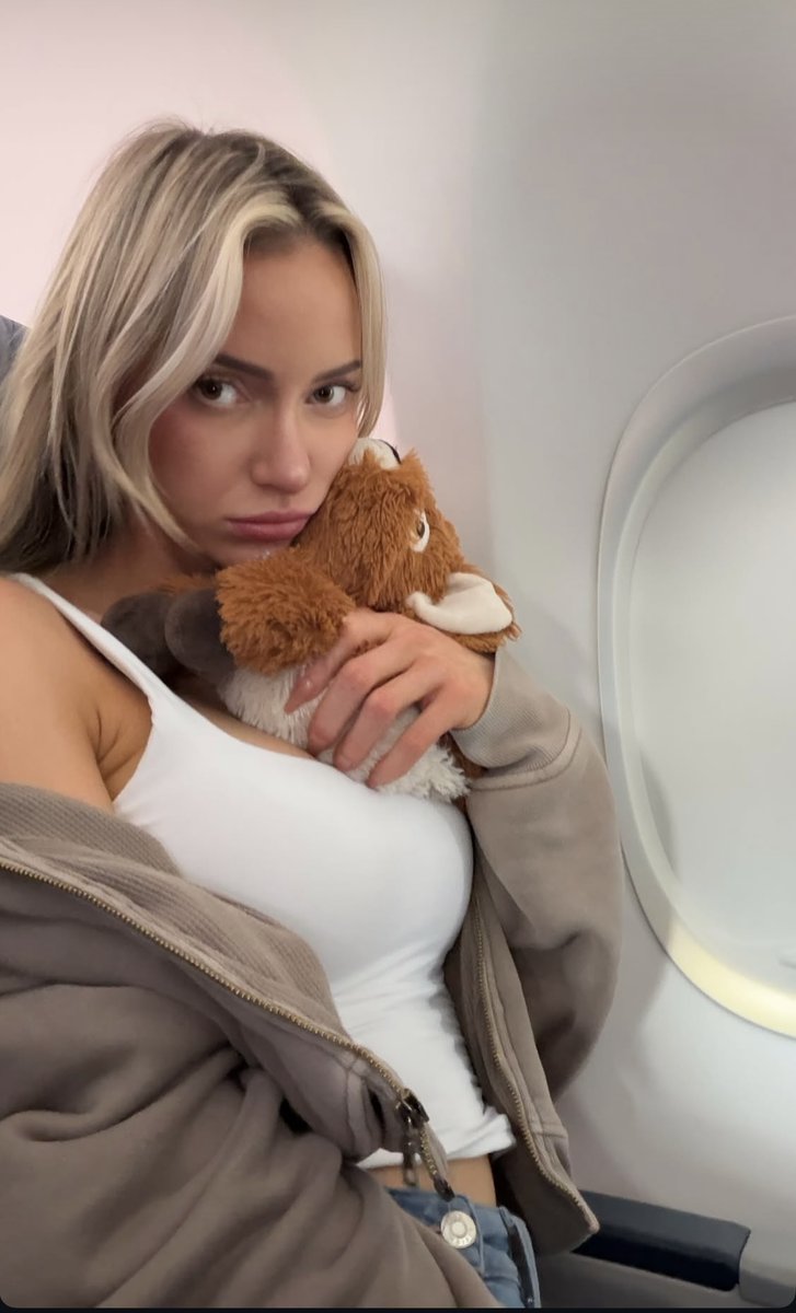 Abbikodoll's tweet photo. The early flight #AirSrpbia https://t.co/2eSMGwtZ1A