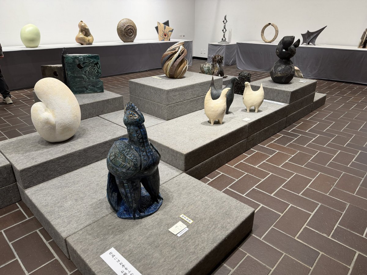 uenokuromon's tweet photo. 東京都美術館の全陶展、とんでもない数の多様な陶芸品が集まっていて、一つ一つが美しい造形で非常に見応えあった https://t.co/jRvtrPSeYq