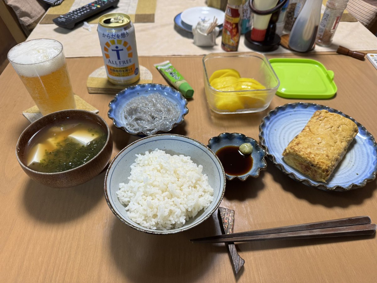 mudman92drz's tweet photo. 飯にしましょう

生しらすと出汁巻玉子

うまし！！！！ https://t.co/3QCu7a1DXF