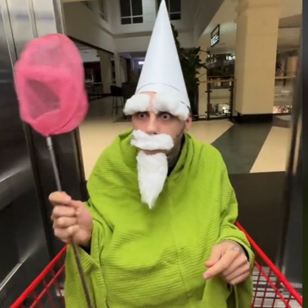Flugublue's tweet photo. I knew he reminded me of someone 😭😭😭 https://t.co/hAJwVkpMcu