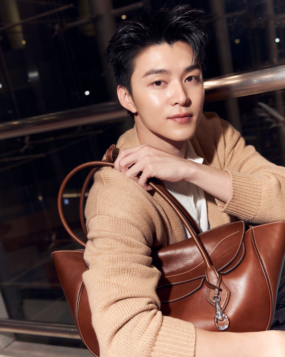 Newsideupdate's tweet photo. "มีน นิชคุณ ขจรบริรักษ์" เสิร์ฟลุคสนามบิน ลัดฟ้าสู่โตเกียว ร่วมงาน "Polo Fest Tokyo"

#RalphLauren #PoloFest #Meennicha8 #NewsideUpdate https://t.co/nieVgQPSPS