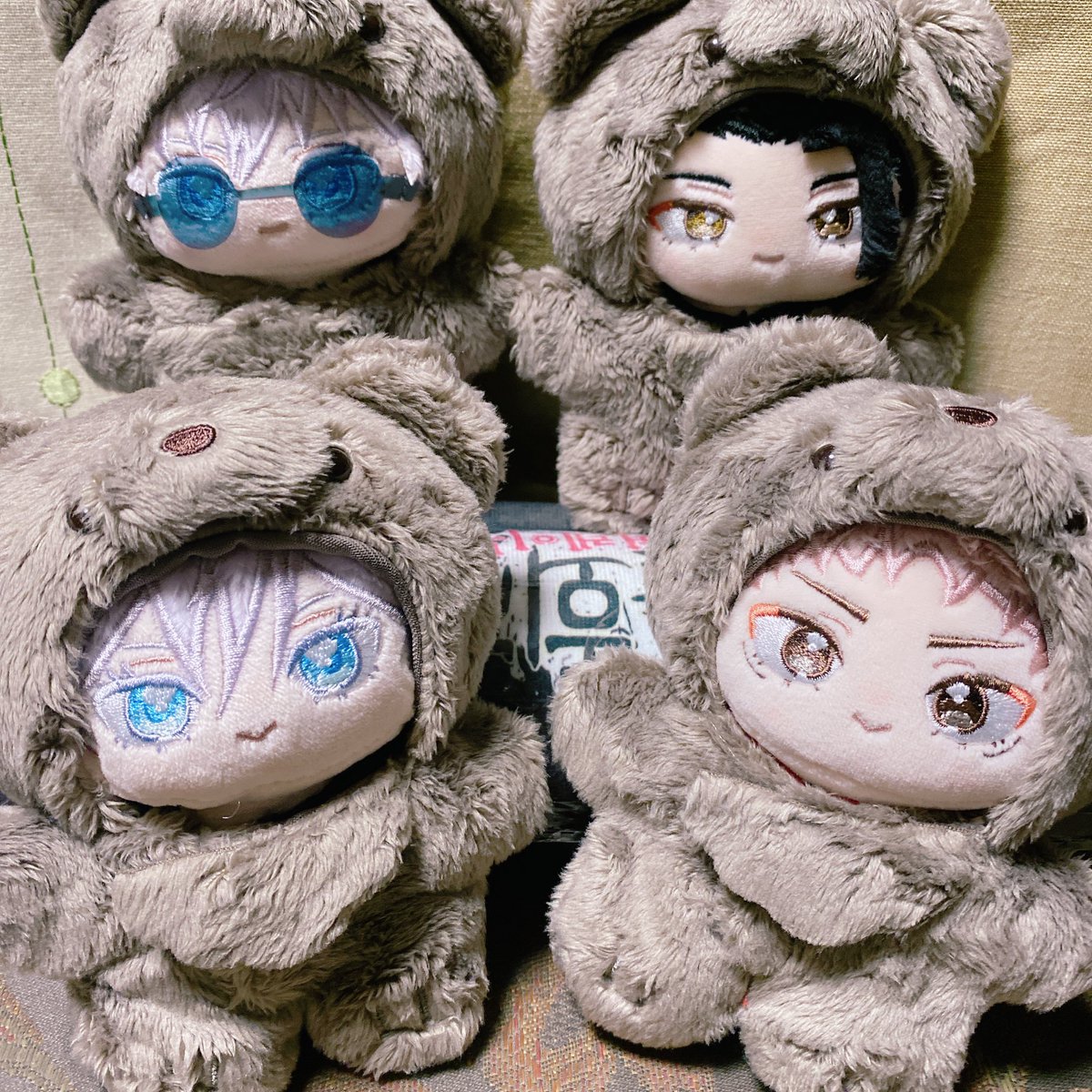 0anya0's tweet photo. 待ちに待ったいつぬいちゃんきたー！
初期のくまちゃんと例のポンチョちゃん。
手前2人はEDカラー風味で
すぐるの綿が少なめなので綿足したい…！ https://t.co/WnTG1OFvMO