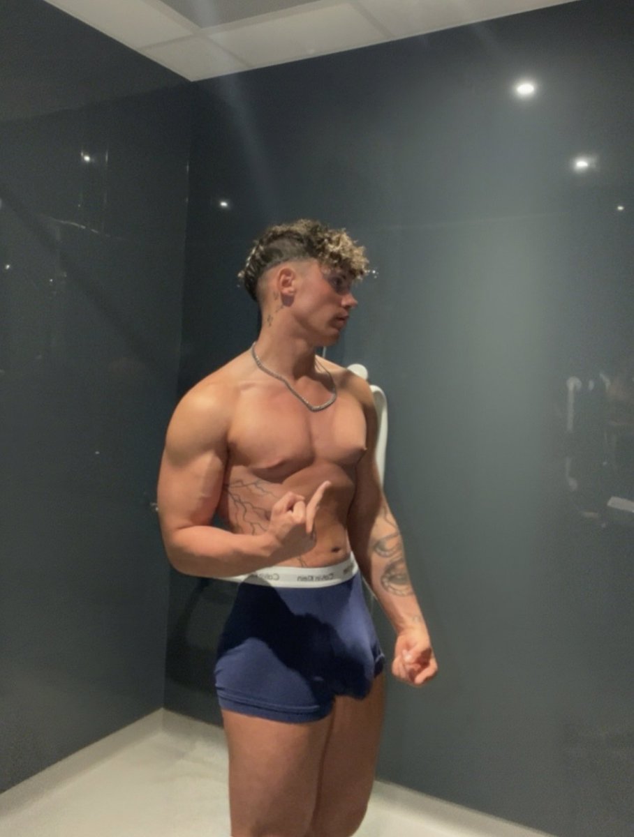 itslevivernall's tweet photo. Anyone feeling generous and fancy spoiling me? 😏💸 I promise you’ll put a smile on my face. Everyone who treats me gets a little thank you message or ……. 😝😘🖤

Link below 👇
https://t.co/nDmex1kHKb 

#GayTwitter #UKGay #SpoilMe #WelshLad https://t.co/N7yjs08tmx