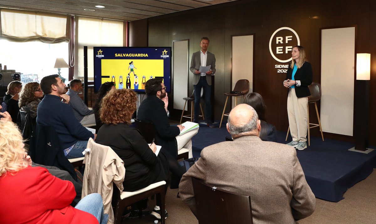 RFAF's tweet photo. 📕 Jornada de formación de la @rfef de Protección de la Infancia 

👤 #BartoloméCabello Defensor del Menor del Fútbol Andaluz  participa en el encuentro de delegados federativos. 

👉 Avance en nuevas estrategias.
👉 Refuerzo de la coordinación territorial.
👉 Impulso de alianzas que garanticen entornos seguros para los menores en el fútbol.

#YoTeProtejo