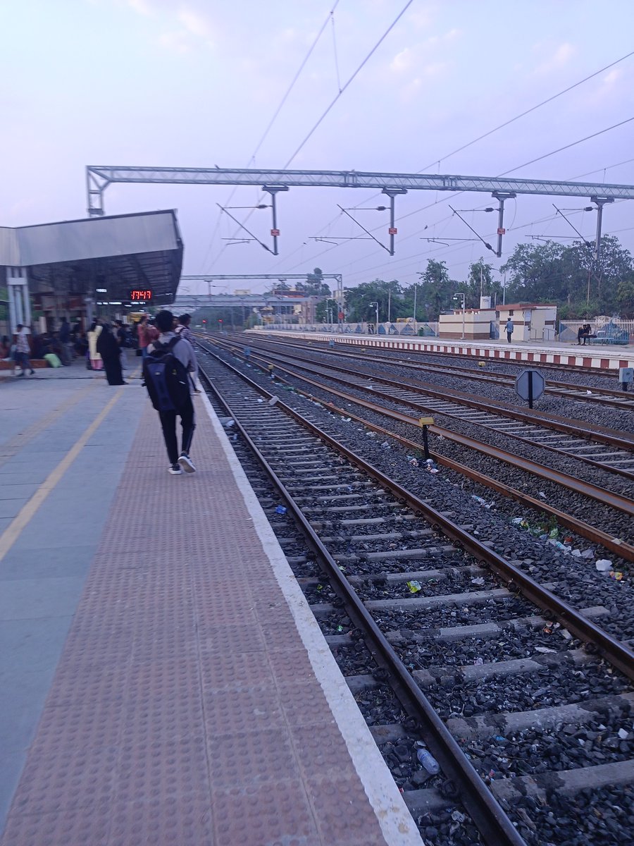 mohit_kamble75's tweet photo. Hi x people 
Traveling today so might not update on work 😔 

Goona locking tomorrow, f*ck https://t.co/Vij2x90D5J
