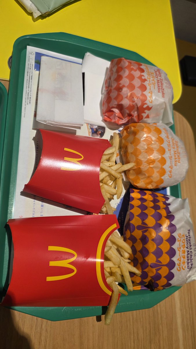 evo7yuki's tweet photo. マックの新しいやつ全部うまいっ！
めっちゃプリプリして最高！ https://t.co/7RpcMel8Nv