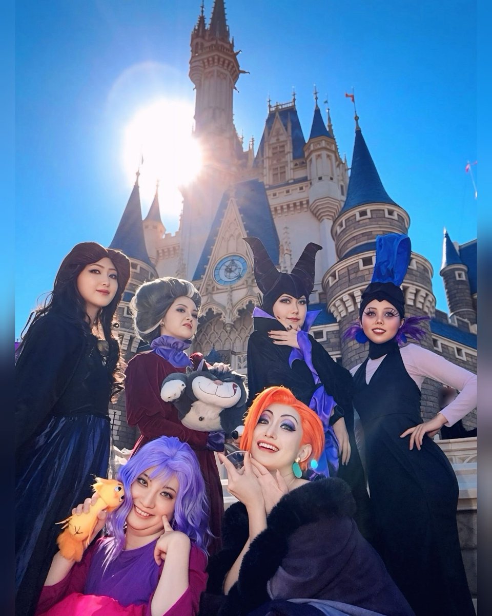 _lily_magnolia_'s tweet photo. ＼ バンザイ！ヴィランズ！ ／
 太陽さえも司る悪女たち😈💜

#悪女会2026 #Dハロ仮装2026 https://t.co/IssdbtaH8n