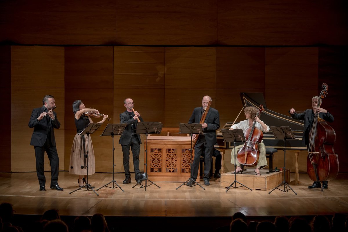 Obs_Live's tweet photo. Llevamos una semana embriagados por el genio de Vivaldi llevando su música a distintos escenarios.

Las fotos, de Luis Ollero, pertenecen al concierto del pasado viernes en el Espacio Turina del @Ayto_Sevilla. https://t.co/uz9DiQZMcO