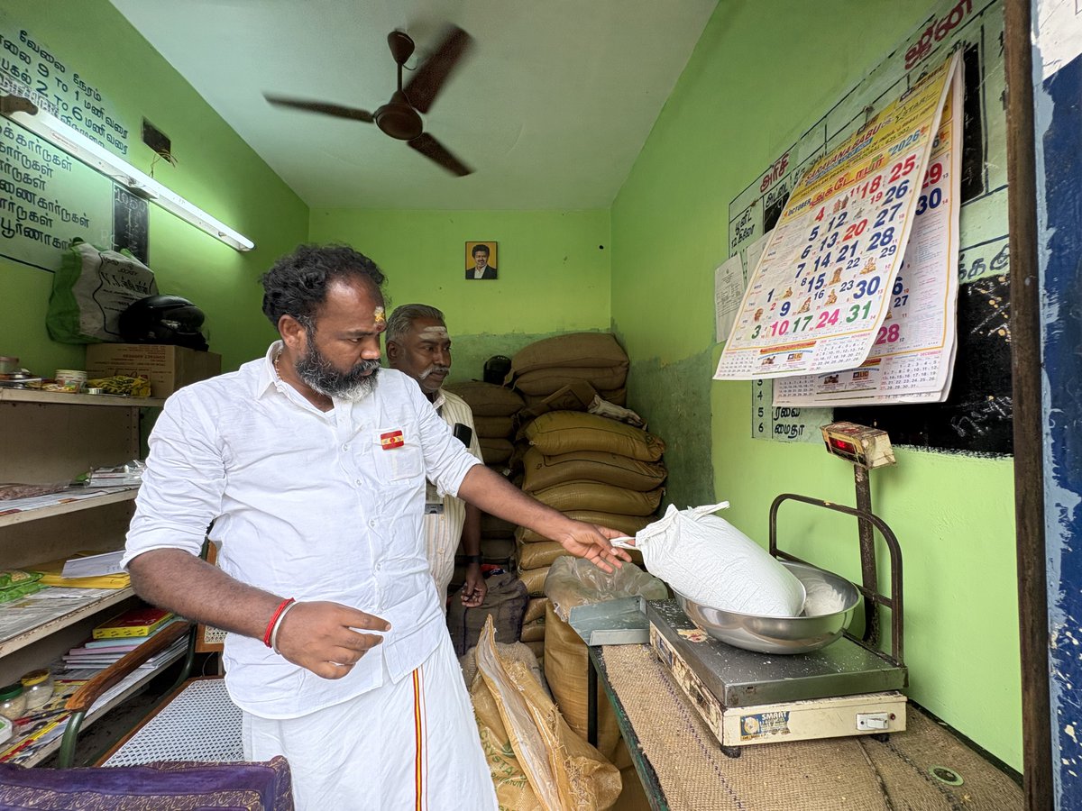 VijayAnban_offl's tweet photo. இன்று (21.10.2026) மதுரை வடக்கு தொகுதிக்குட்பட்ட பீ.பீ. குளம் பகுதி வள்ளுவர் காலனியில் அமைந்துள்ள நியாயவிலைக் கடையில், பொருட்களைக் கேட்கும் தாய்மார்களிடம் ஊழியர்கள் மரியாதைக் குறைவாகப் பேசுவதாகவும் தொடர்ந்து பொதுமக்களிடமிருந்து புகார்கள் வந்தன.

இன்று நேரடியாக அந்த நியாயவிலைக் கடைக்குச் சென்று திடீர் ஆய்வு மேற்கொண்டேன். 

விற்பனைப் பதிவேடுகள் மற்றும் இருப்பு விவரங்களை முழுமையாக ஆய்வு செய்து, தலைவர் தளபதியாரின் ஆட்சியில் எப்பொழுதும் பொதுமக்களிடம் மரியாதையுடன் நடந்துகொள்ள வேண்டும் எனவும், அனைத்துப் பொருட்களும் தடையின்றி விநியோகிக்கப்பட வேண்டும் எனவும் ஊழியர்களிடம் கேட்டுக்கொண்டோம்!

அப்பகுதித் தாய்மார்கள் மற்றும் பொதுமக்களிடம், "இனி ஏதேனும் குறைபாடுகள் இருந்தால் எப்போது வேண்டுமானாலும் எனது அலைபேசி எண்ணிற்கு நேரடியாகத் தொடர்பு கொள்ளுங்கள்; உடனே உங்கள் முன் நிற்பேன்!" என உறுதியளித்தேன்! 

@CMOTamilnadu | @BussyAnand 
@TVKHQ_Madurai | @TVKITWingMaduri 
#MaduraiNorth #BBKulam #ValluvarColony #RationShopInspection #FieldAction #MLAMaduraiNorth