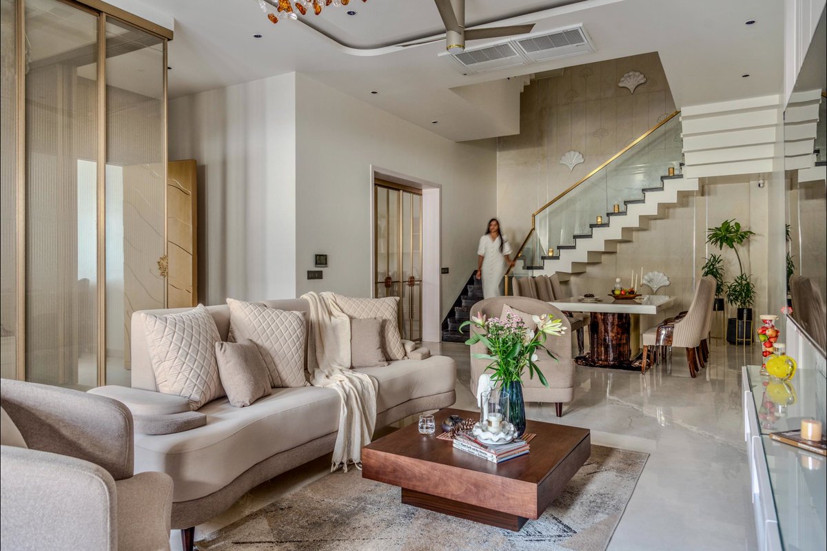 archinterind's tweet photo. Titled The House That Softens, this residence by spacemakers studio explores a transition from architectural monumentality to domestic intimacy, balancing a strong external presence with interiors shaped by comfort, individuality and restraint.

https://t.co/oaBsMagijm https://t.co/yL8Xw1OyQv