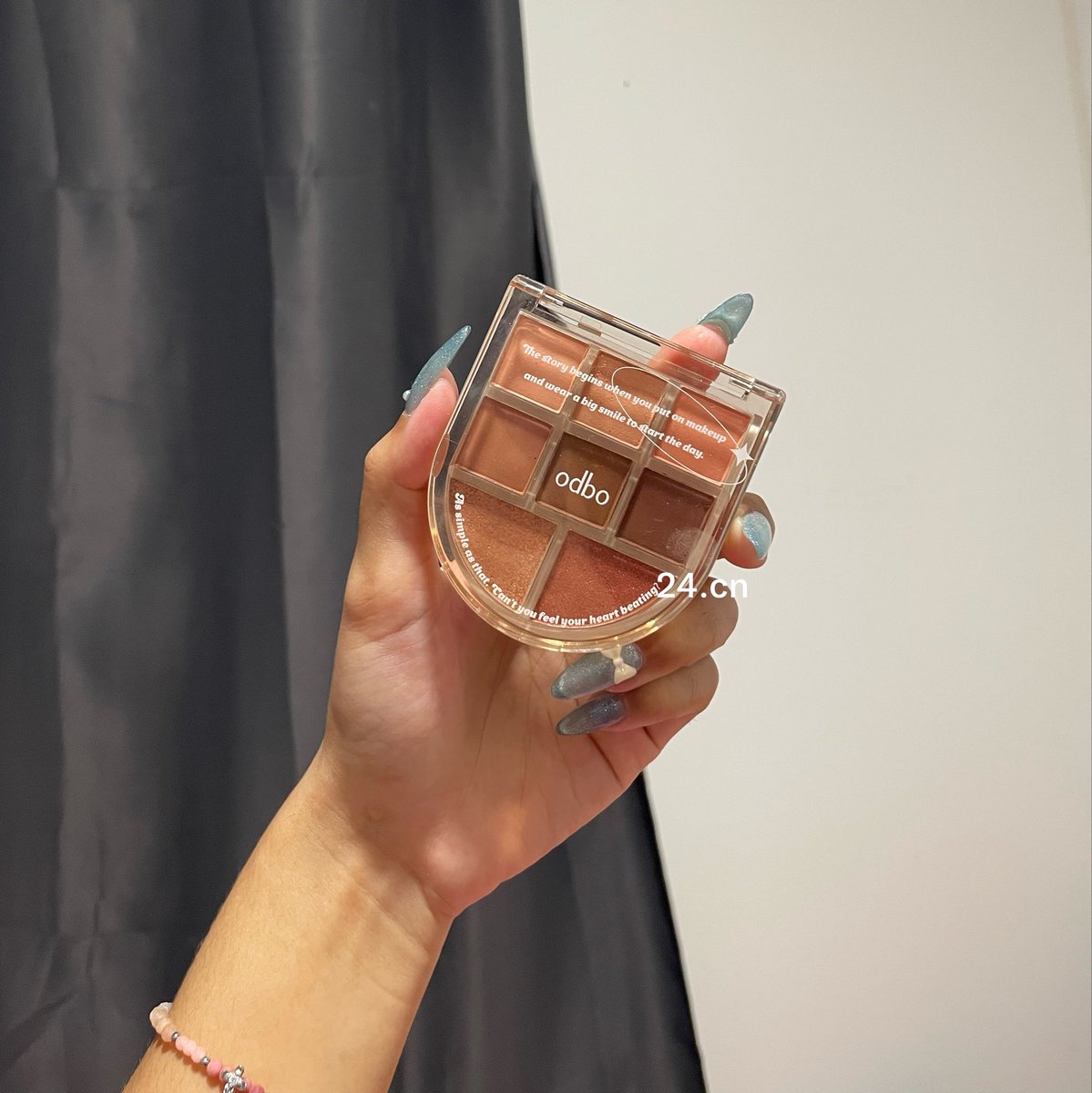 pynpma's tweet photo. พาเลทตา ราคาเป็นมิตร ที่ใครหลายคนต้องเคยใช้และรู้จัก 🌟 ODBO ROMANCE MOOD EYE PALETTE 🩷

ㅡ มีทั้งหมด 8 เฉดสีในพาเลทเดียว
ㅡ เม็ดสีติดแน่น ชิมเมอร์ชัด ฝุ่นไม่ฟุ้ง
ㅡ มือใหม่แต่งได้ สีสวย น่ามอง 👀

💜 01 ม่วงอมชมพู สาวคูลโทนถูกใจสิ่งนี้
💗 02 ชมพูบาร์บี้ แต่งน่ารัก หวานกรุบ
🤎 03 โทนส้มชาไทย น้ำตาลตุ่น สาววอร์มโทนรักเลยล่ะ

☆ ชนเลือกใช้เป็นสี เบอร์ 03 🍯ส่วนตัวเป็นคนผิวสองสี ชอบแต่งโทนน้ำตาล อมส้มๆ ตุ่นๆ ถูกใจเลยล่ะ everyday look ต้องตำำำ

📍พิกัด : https://t.co/L7Is0DVqTJ

#ShopeeAffiliate #odbo #พาเลทตา