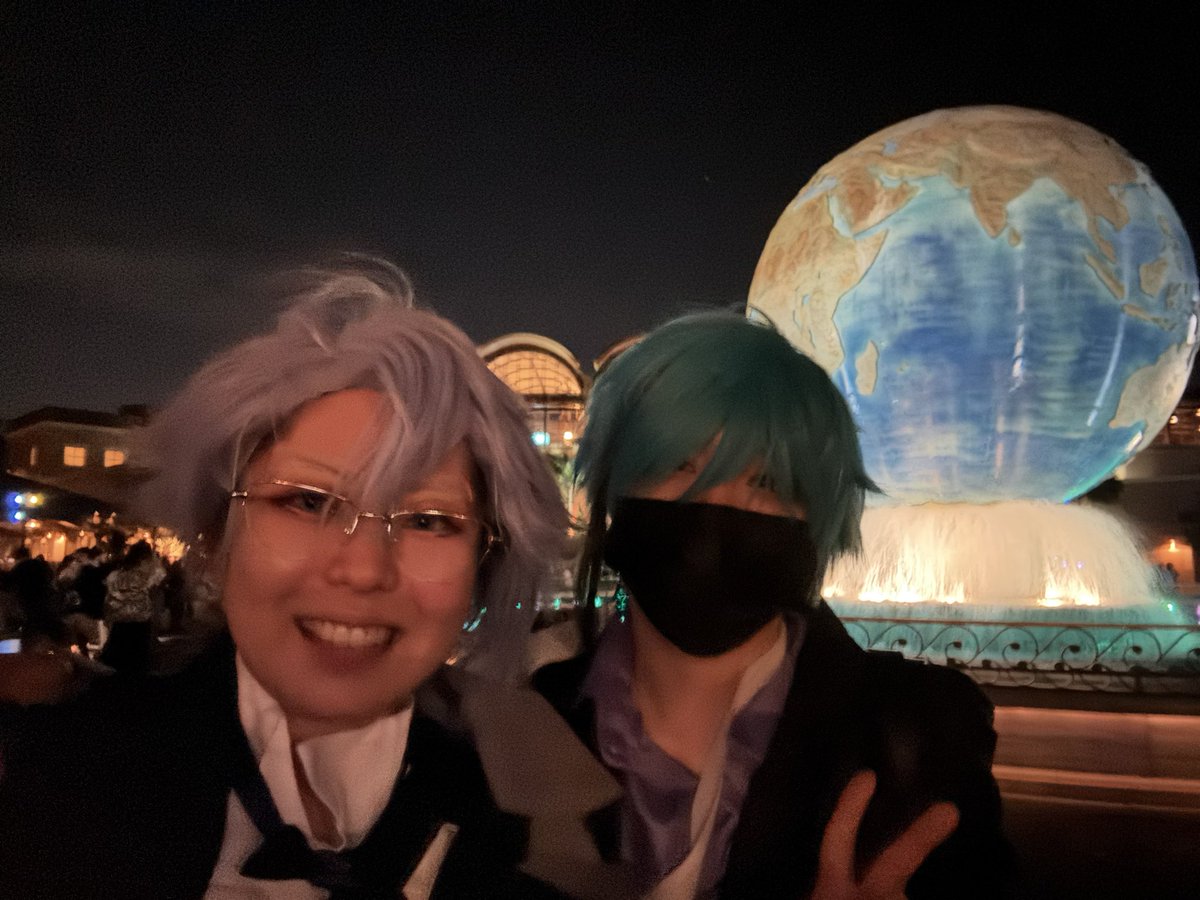 Realneko_0028's tweet photo. 強風の中アウパしました！
めっちゃふざけながら、
回りまくって足がやばい…💦
明日は🏰に行くよー！
 #Dハロ仮装  #Dハロ仮装2026  #Dハロ仮装ツイステ https://t.co/ThQlXanCVR