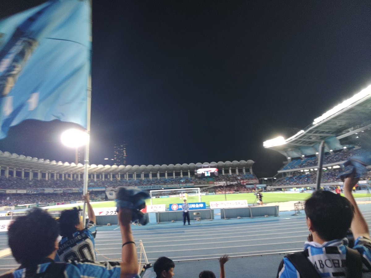 negi_luka's tweet photo. 試合終了、川崎2-1神戸。
タツヤの2点目は怯まず攻め続けたご褒美みたいなゴールだがこういう風がうねっている日にはよくあるお話( '֊' )
連戦3連勝は素直に誇ろう( ⩌⩊⩌)✧ https://t.co/gqvQSTfdZN