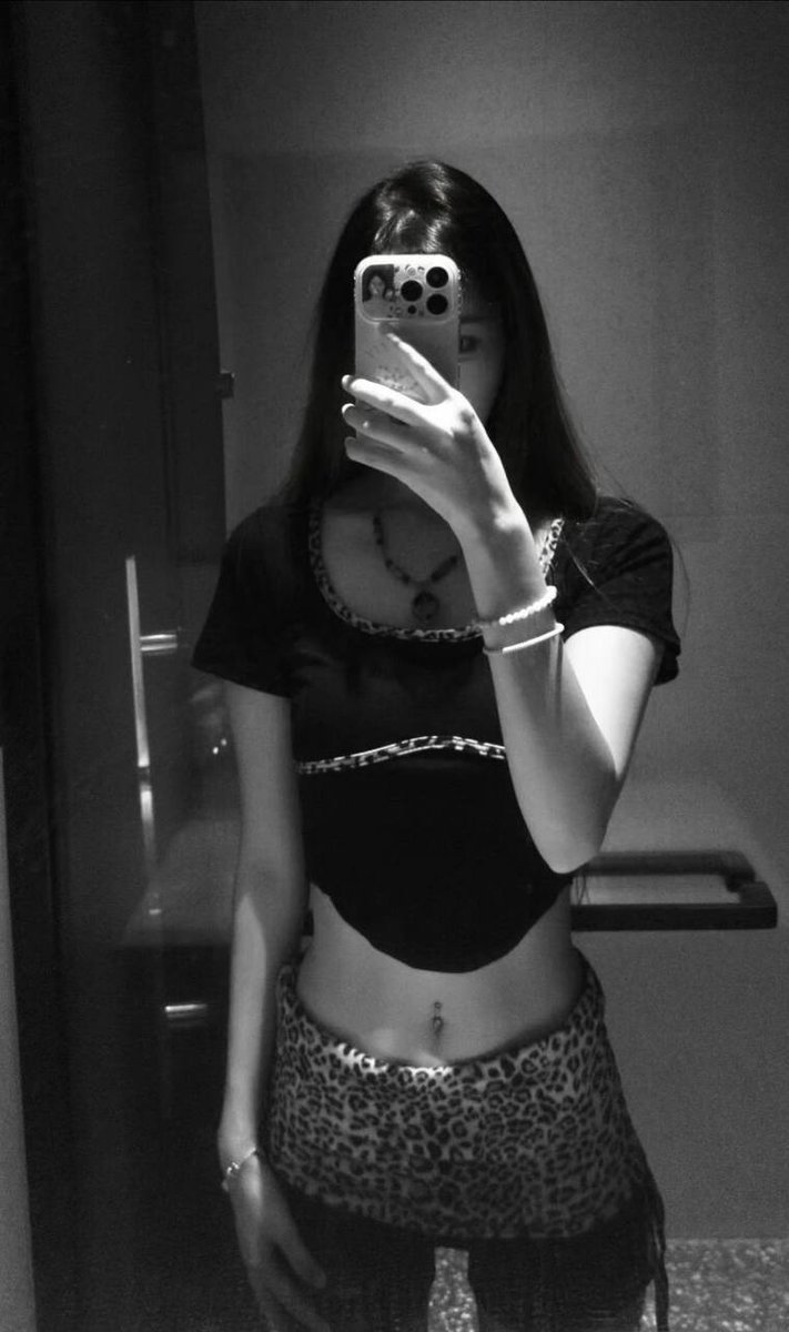 3r5_student32's tweet photo. 有真人吗 ？本人刚玩不懂 https://t.co/maUB13yTkn