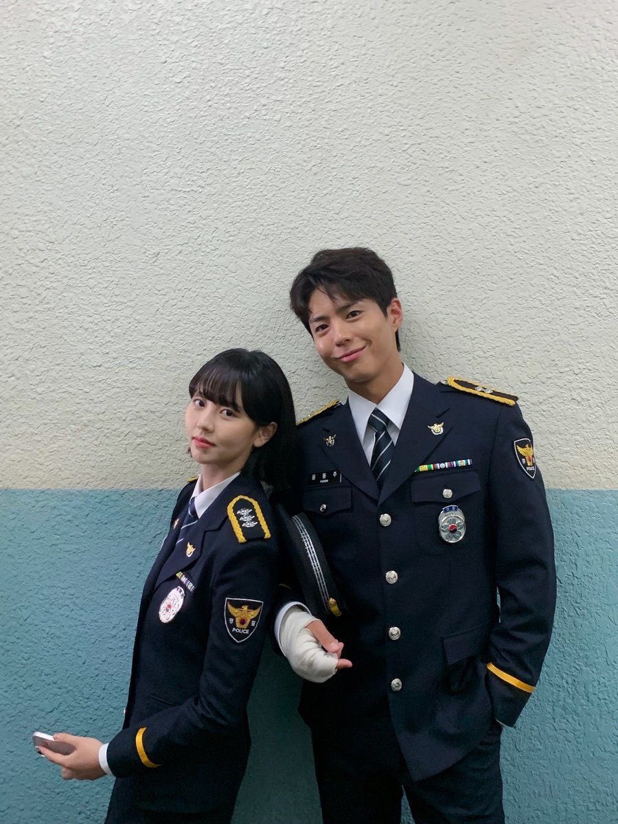 dorae_ya's tweet photo. 굿보이 한나랑 연애박사 유진이 둘 다 연상남 휘두르는 연하 불도저인데 결이 완전 다른게 꽤 흥미로움🤔
유진한나 같은 세계관에 있으면 서로 상극이거나 영혼의 쌍둥이일듯 https://t.co/3mkGMnCTd4