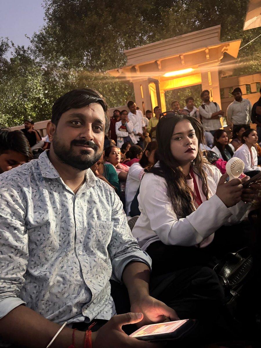 Pragati68293878's tweet photo. "मेहनत हमारी, न्याय ईश्वर का! हे भगवान, हमारे संघर्ष का फल हमें ज़रूर देना। सब मिलकर लड़ेंगे और मिलकर जीतेंगे।" 🤲💪
CHO एकता ज���ंदाबाद! ईश्वर हमारी सुध ज़रूर लेंगे। 🔥
#CHOStrike #BelieveInGod #JusticeForCHO #UnitedWeStand https://t.co/I31aT4a530