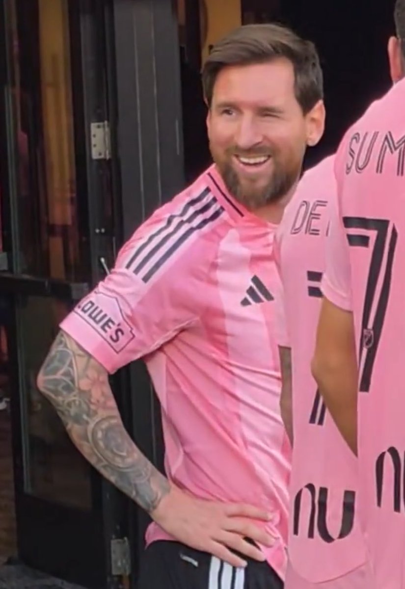 angelm0dric's tweet photo. this barbie is the goat of football! https://t.co/nM3UFmTgHQ