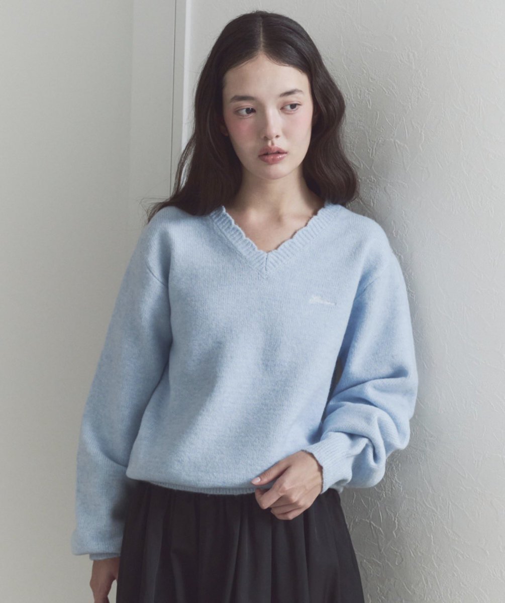 giunon_official's tweet photo. スカラップ加工が施されたニットとフードマフラー🧣
販売開始しました✴︎

もちもちの素材が冬にぴったりです⛄️🪾

※完売カラーの再販情報は公式Instagramよりお知らせいたします。 https://t.co/uhhxbGjeV0