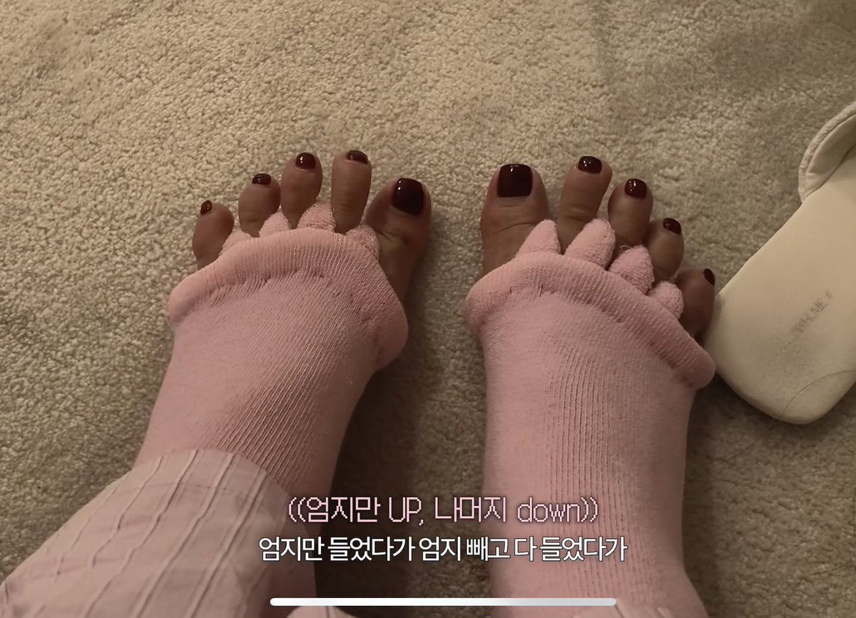 kiki77989591's tweet photo. 이나연 유튜브에서 강추한 발가락 수면양말 나도 쓰는데 
발가락사이를 벌려줘서 혈액순환이 잘 되는 기분이고 신고자면 다음 날 발이나 다리가 가벼운 느낌 
발가락이 잘 움직여야 건강하다는데 가격도 저렴하니 자고 일어나면 발이마 다리 잘 붓고 무거운 트친들 진짜 꼭 써봐!! https://t.co/W8WKYQJoZN