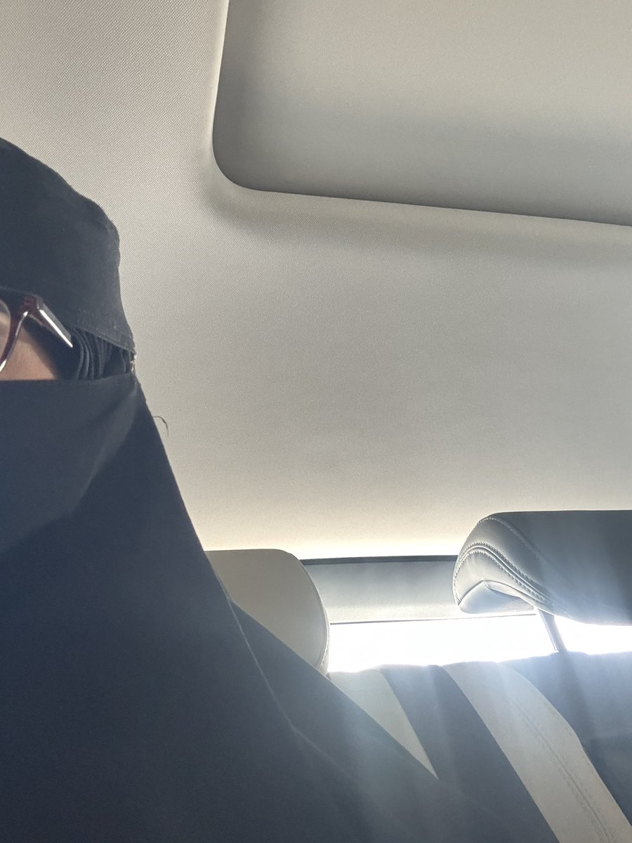 floravesia's tweet photo. #٢٠٣٠_بلا_نقاب21 
ممكن تفكوني وتحرروني ونخلص من هالمزبله السوداء والله مافي شيء أكرهه بحياتي كثر هالنقاب
لا توقفون تتكلمون المنع هو أملي الوحيد وأمل كثير بنات! https://t.co/3PHFoclB5C