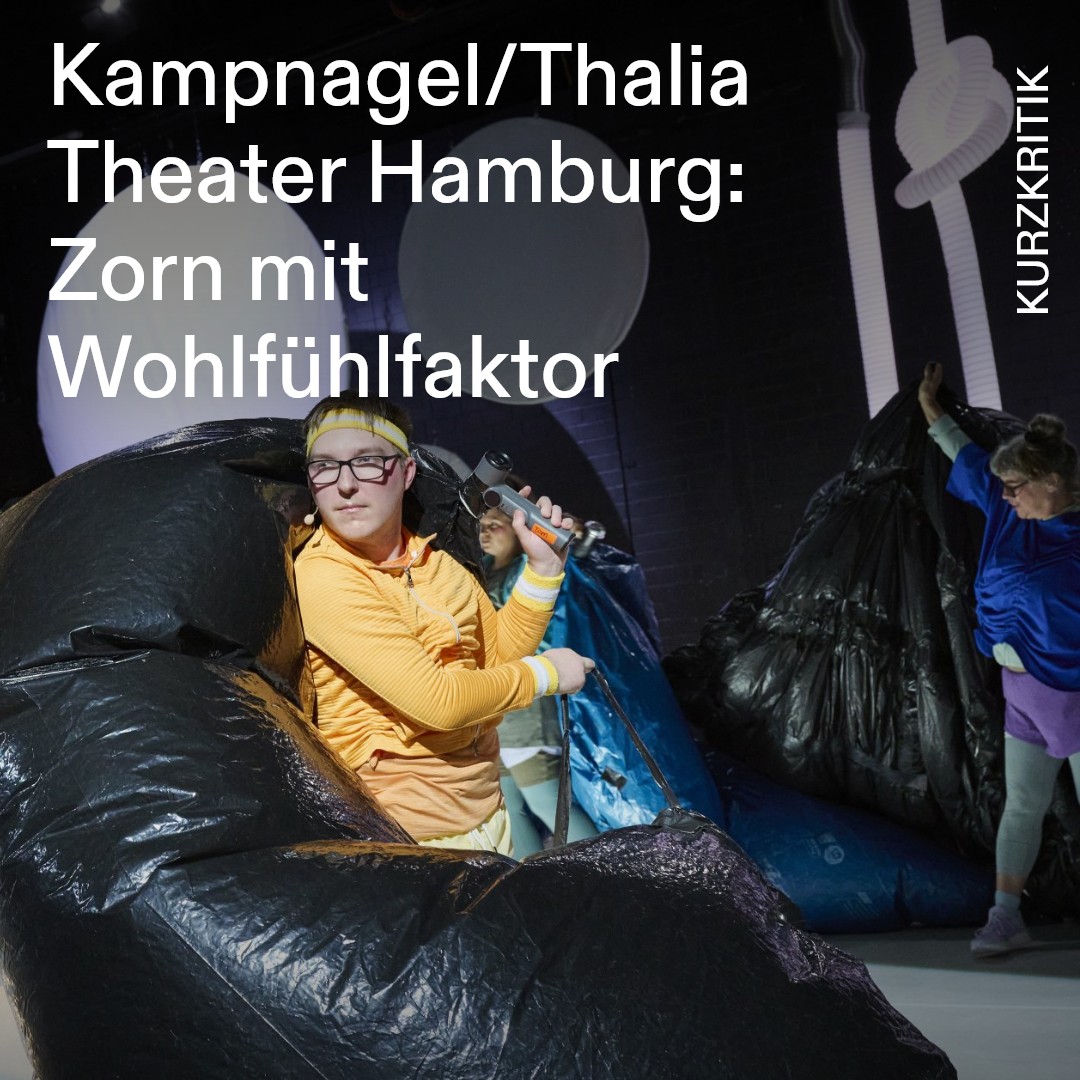 theaterderzeit's tweet photo. Wie viel Wut verträgt ein Abend, der „Calm down!“ sagt?
Christoph Leibold sieht im „Wutschwert …“ den Zorn als Modenschau mit Wohlfühlfaktor.

Text von Christoph Leibold, Kampnagel &amp; Thalia Theater 

Foto: Katrin Ribbe

Den ganzen Text gibt’s hier ✨
👉 https://t.co/ozSF6VCxah https://t.co/x1xV1OSDGy