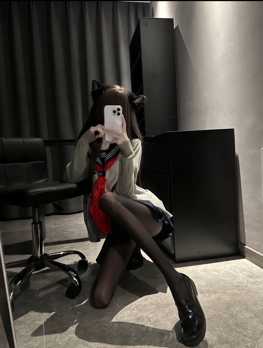 YagmurElma0f's tweet photo. 天塌了
有人想锐评一下我14的福嘛 🥹       

看完不许瞎说，赶紧看，   

流言 2，，我真秒发！ https://t.co/j8E5ac14KP