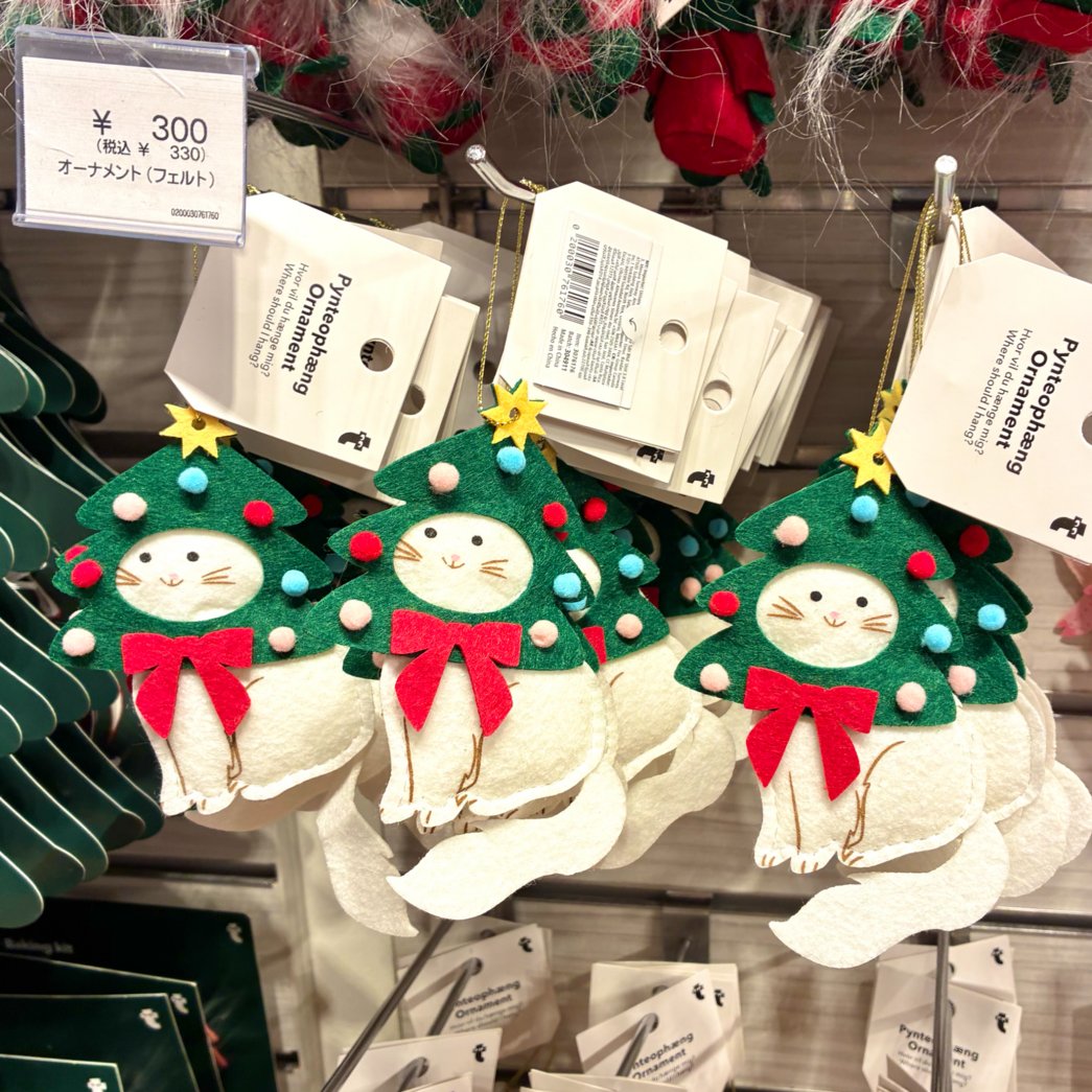FlyingTiger_JP's tweet photo. とびきりキュートなツリーにしたい方は、キュンが詰まったオーナメントをどうぞ🍓😺🎄 https://t.co/iS2bgnzvje