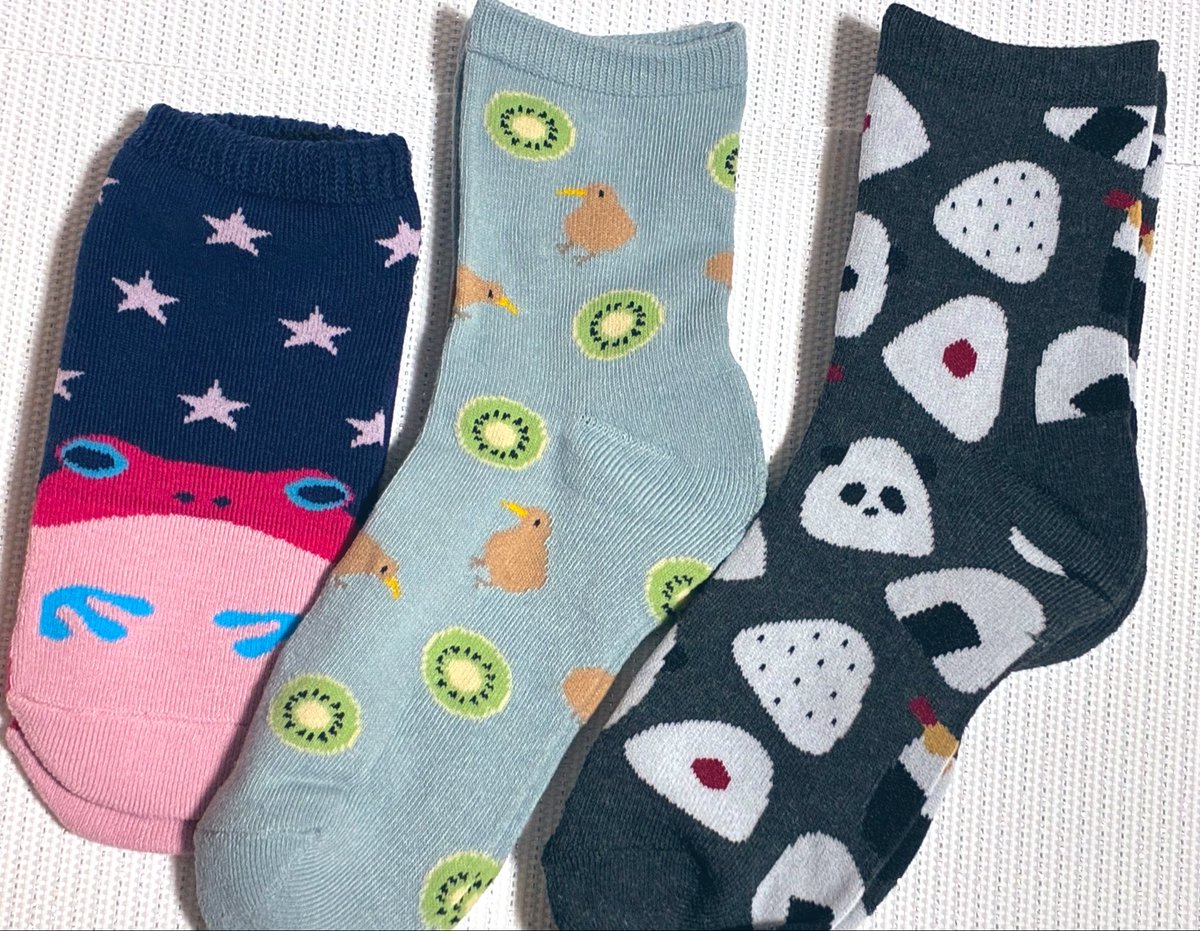 shimaharo__'s tweet photo. キャンドゥ行くと靴下買っちゃう🧦 https://t.co/XAP7rm7tET