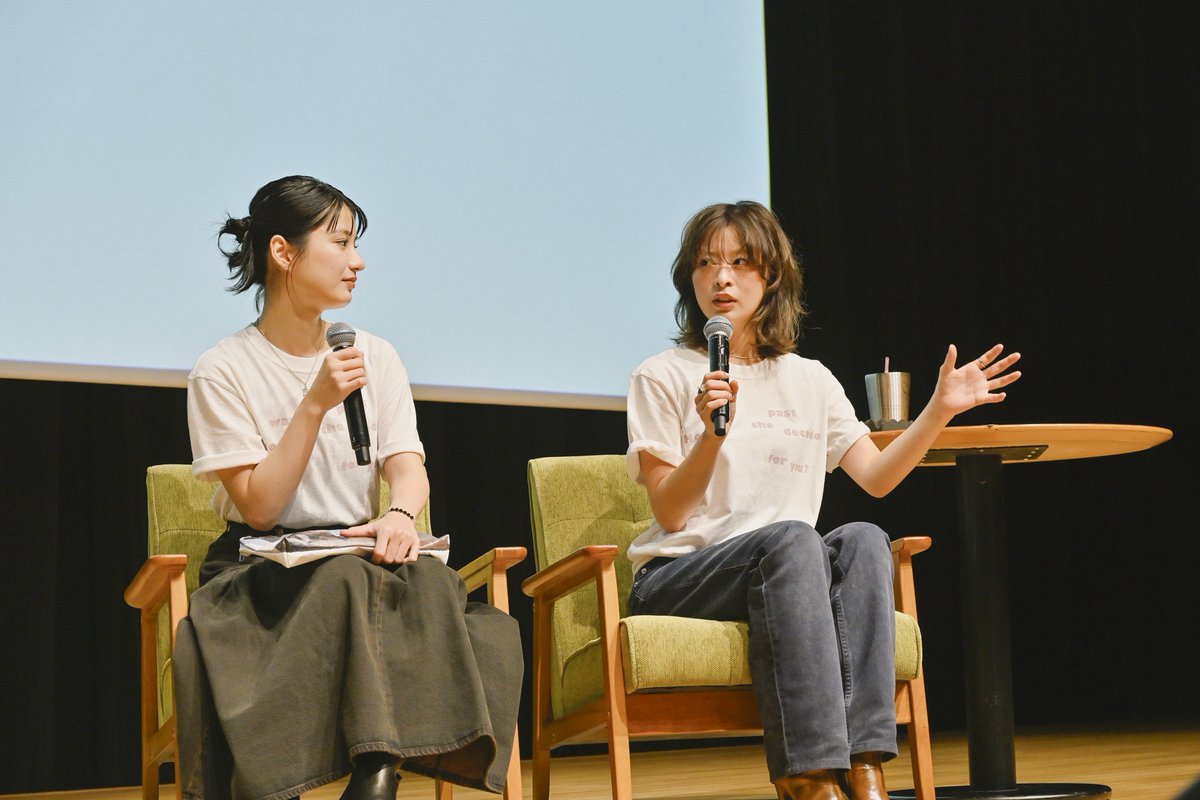 talent_databank's tweet photo. MORI NANA 10th Anniversary『decade』

森七菜、これまでの10年を支えてくれた大きな愛に感謝とこれからの約束を交わす

「届けてくれる力がそのまま私の力になっています」

イベントでは大きな寄せ書きフラッグが渡されるファンからのサプライズも！

https://t.co/Hz3SHUEulV

#森七菜 https://t.co/Zy6bq7U1vJ