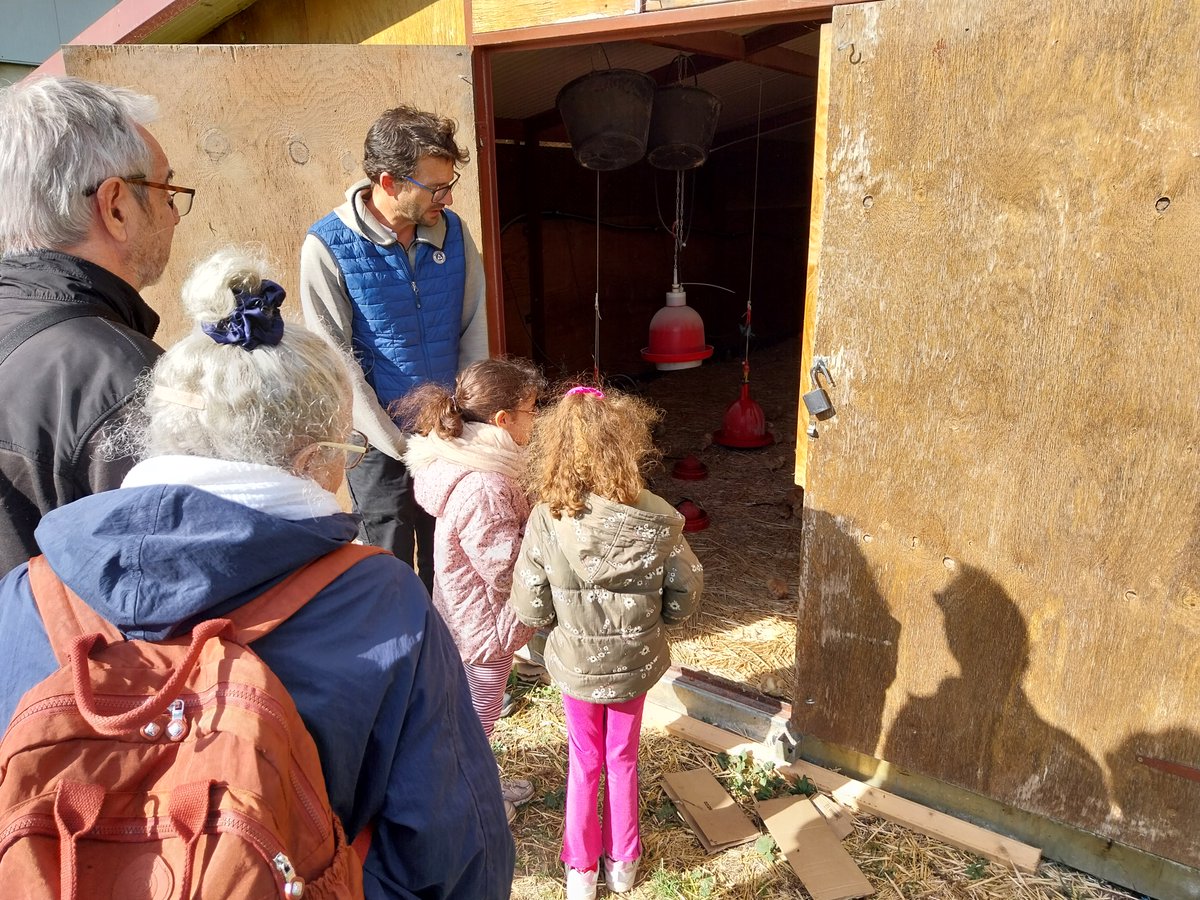 CAIDF's tweet photo. 🌾 Plus de 20 000 visiteurs à la #BaladeDuGoût ce week-end !

🚜 Les producteurs et artisans d’Île-de-France ont ouvert les portes de leurs fermes et ateliers pour partager leur savoir-faire et les coulisses de leurs productions.

👉 Pour en savoir plus : https://t.co/Y4Zh2MA2kz https://t.co/MFuN3mL2mZ