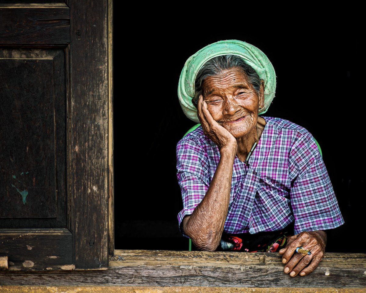 Xiaomi's tweet photo. Some feelings are found in the moments between words, in a lingering look or a smile that says more than words ever could.

Revisiting the winning photographs of Xiaomi Imagery Awards 2024, created through the Xiaomi × Leica photography competition, we find the subtle feelings behind each expression, preserved in frames that let these fleeting emotions live on.

📸Maizal, Phoe Char, Khin Pyae Shan, Aye Min Khaing