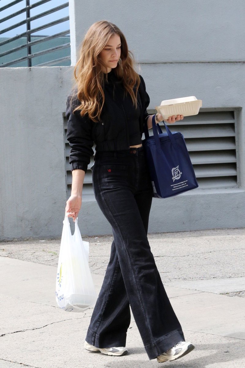 skysky_ca's tweet photo. ヴィクトリアズシークレットのショーに出てたBarbara Palvin、妊娠中はずっとオーガニック食品、ショーの前は週に10回ジム通い。それだけでもすごいのに「アメリカの全女性がやっていることをやっているだけ」ってカッコ良すぎ https://t.co/K6bsijckyL