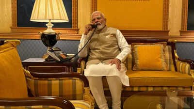 VinayDokania's tweet photo. "Hello Aditya Dhar, Dhurandhar ka ek aur part add kar de, Hardeep Singh Puri ki Epstein ke sath photo release ho gayi" https://t.co/wa8LEu9iFn