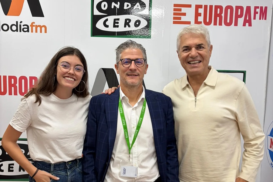 URJCcientifica's tweet photo. @urjc @OndaCeroMadSur @FECYT_Ciencia @CienciaGob @comet_nano @Defensagob @MuseoThyssen 🌱¿Pueden las biorrefinerías contribuir a un modelo más sostenible?

🎙️Juan Antonio Melero, catedrático de la @urjc y director del ITPS, ha explicado en @OndaCeroMadridSur cómo las biorrefinerías pueden transformar la producción de energía y materiales.

🔗https://t.co/K3mIPLGAa2 https://t.co/52qvDkovQn