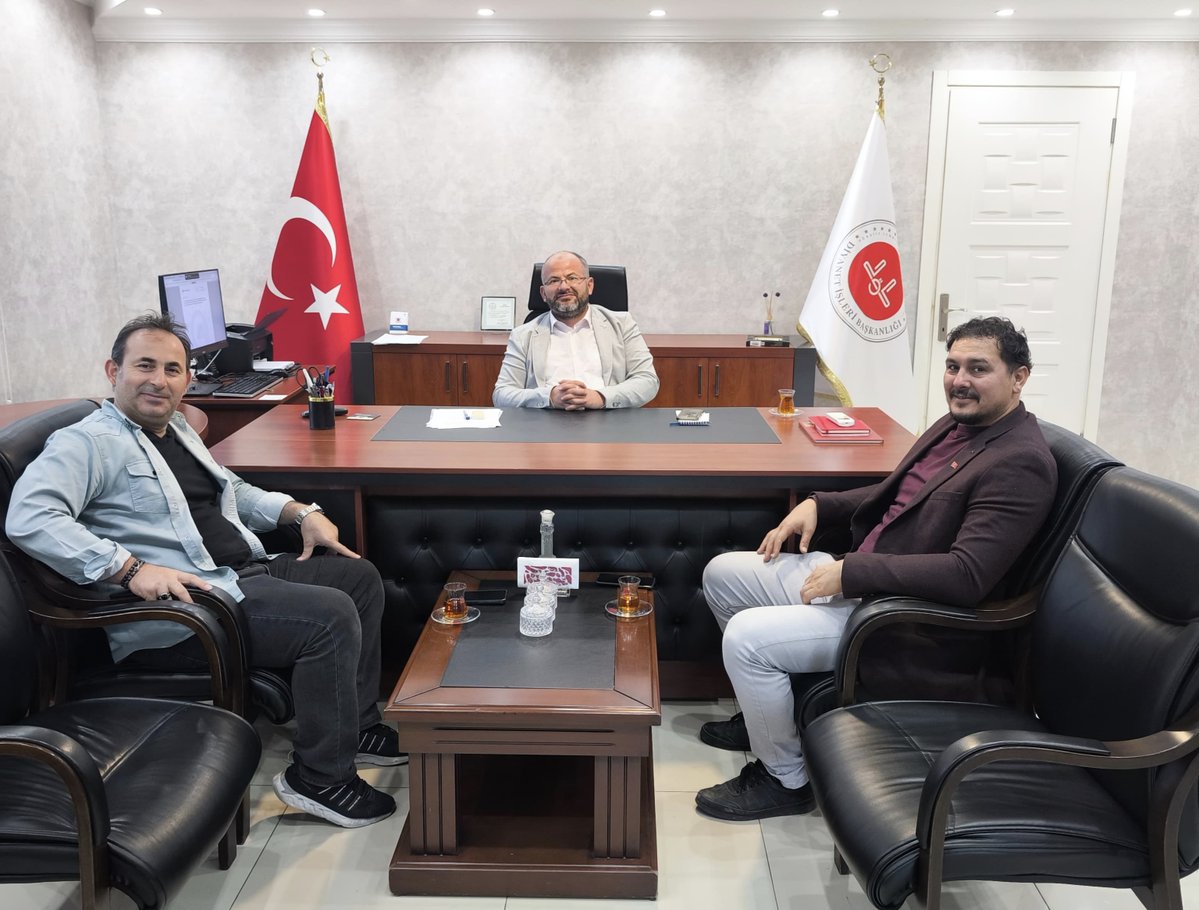 bornovamuftuluk's tweet photo. Bornova İlçe Müftü Vekili Sayın Mesut Yavaşoğlu, İlçe Vaizi Ahmet Avcul ve Yeni Camii Uzman İmam Hatibi Bünyamin Aşçı'yı makamında kabul etti. Ziyarette devam eden gençlik ve irşat programları istişare edildi.

#Gençlik #İrşat #Program #BornovaMüftülüğü #Bornova #Diyanet https://t.co/usfmpkIc2N