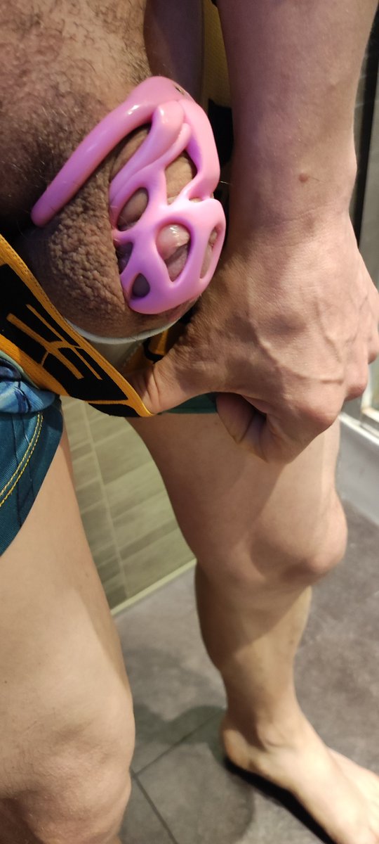 Niotan12's tweet photo. Troisième jour de cage pour satisfaire mon maître @Devilma47772181 .

Merci maître pour me transformer chaque jour en meilleure lope 

@BoyStoreFR 
@ChastitypigRTS 
@GayChastity_RTs 
@PlayFetish https://t.co/qJIE32SS1T