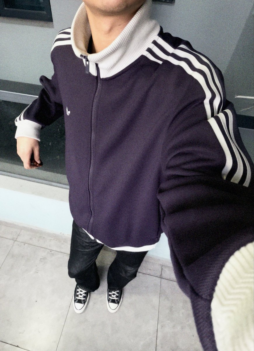 Jamkr00's tweet photo. 不能短袖大裤衩出门了🫢 https://t.co/AyRzSHEjIc