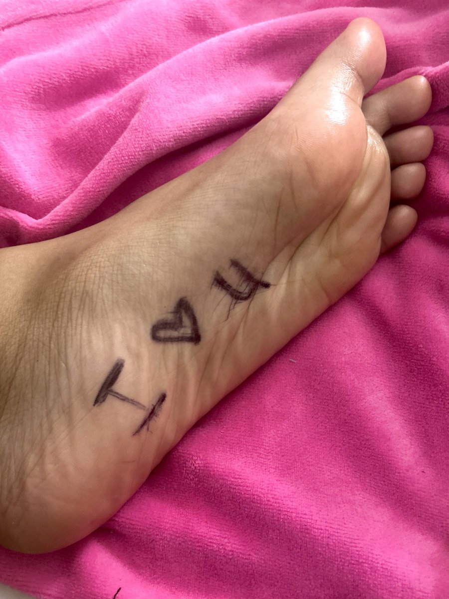 cuteg1rrl's tweet photo. I love uuu❤️😘 ur name would look so nice on my feet https://t.co/cGd9LhChpf