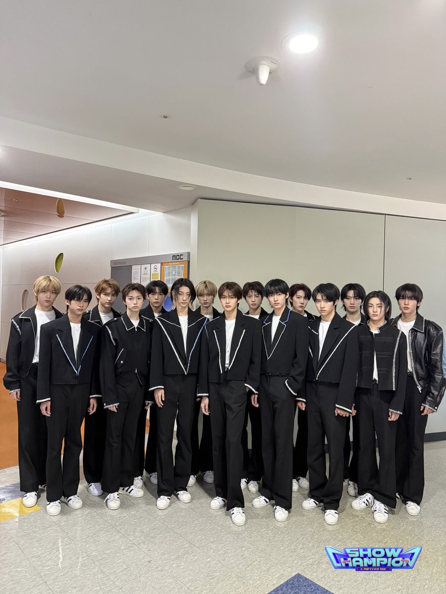 ddungzzaaii's tweet photo. 노래 이름 슈퍼스타라서
아디다스 슈퍼스타 신은 거 << 이부분 되게 감동 https://t.co/96opgyehEM