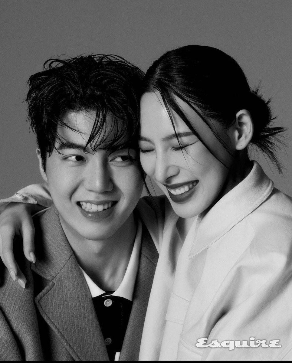 gimsowo12346842's tweet photo. ‘환승연애2’ 남희두♥이나연, 또 헤어진 거야? 💔

2년 7개월 사귀다 헤어졌는데
‘환승연애2’에 나와서 결국 서로를 다시 선택했던 두 사람.

방송 끝나고도 잘 만나고
결혼 얘기까지 나오길래
이 커플은 진짜 결혼하는 줄 알았거든?

근데 요즘 좀 이상하네.

이나연 손에서 커플링이 안 보이고,
둘이 함께 찍던 유튜브 영상도 8월 이후 뚝 끊겼다고.
커플 사진 일부도 사라졌다는 얘기까지 나오면서
팬들 사이에선 또 헤어진 거 아니냐고 난리.

그런데 서로 인스타 팔로우는 그대로고,
이나연이 남희두 이적 게시물에 좋아요를 눌렀다는 얘기도 있네?

정작 두 사람은 아직 결별에 대해 아무 말도 없어.

아니, 한 번 헤어졌다가 방송에서 다시 만났으면
이제 좀 조용히 결혼까지 가주면 안 되겠니?ㅋㅋㅋ

설마 다음 시즌 출연 준비하는 건 아니지? 🤣

이 정도면 결별 신호야, 아니면 팬들이 너무 앞서가는 거야?