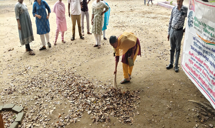 NHDC_R0_CBE's tweet photo. On the occasion of Swachh Bharat – Special Campaign 6.0, the Regional Office, Coimbatore, conducted a cleanliness drive at Government High School, Gandhi Maanagar, Coimbatore, reaffirming its commitment to cleanliness and hygiene. https://t.co/0zYst6pQlX
